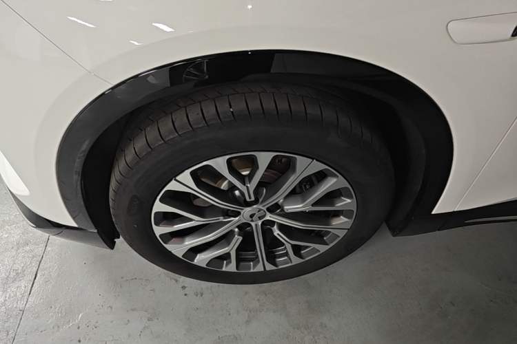 Used Nio ES6 2025 75 kWh Left Front Wheel Hub