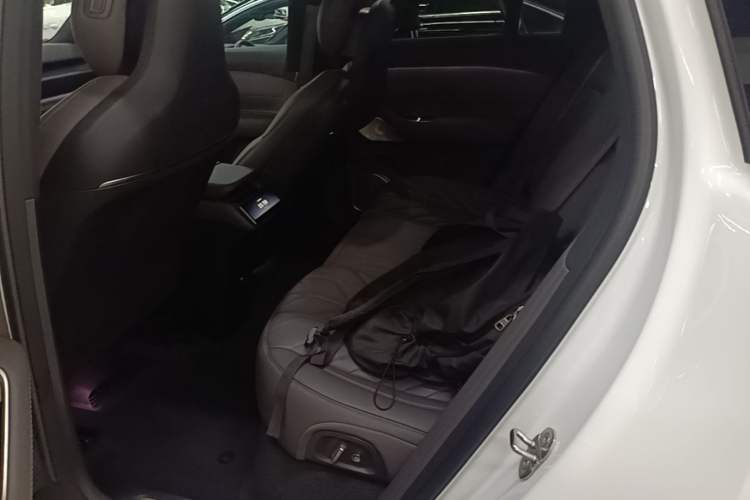Used Nio ES6 2025 75 kWh Left Rear Seat