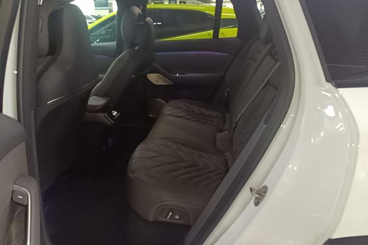 Used Nio ES6 2025 75 kWh Left Rear Seat
