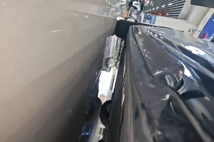 Used Nio ES6 2025 75 kWh Left Side Sill