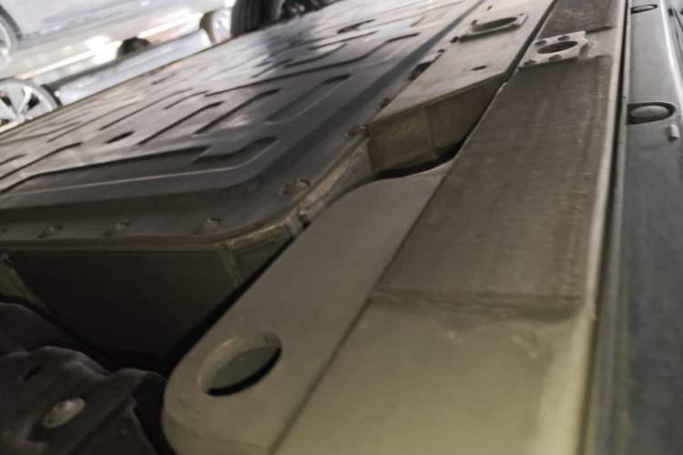 Used Nio ES6 2025 75 kWh Left Side Sill