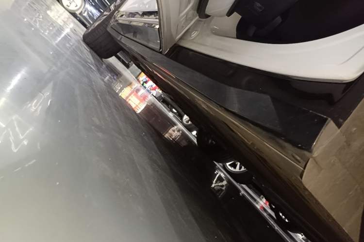 Used Nio ES6 2025 75 kWh Left Side Sill