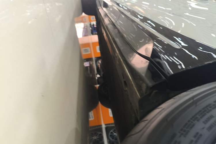 Used Nio ES6 2025 75 kWh Left Side Sill