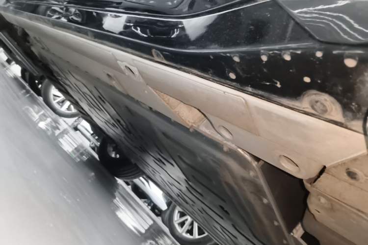 Used Nio ES6 2025 75 kWh Left Side Sill