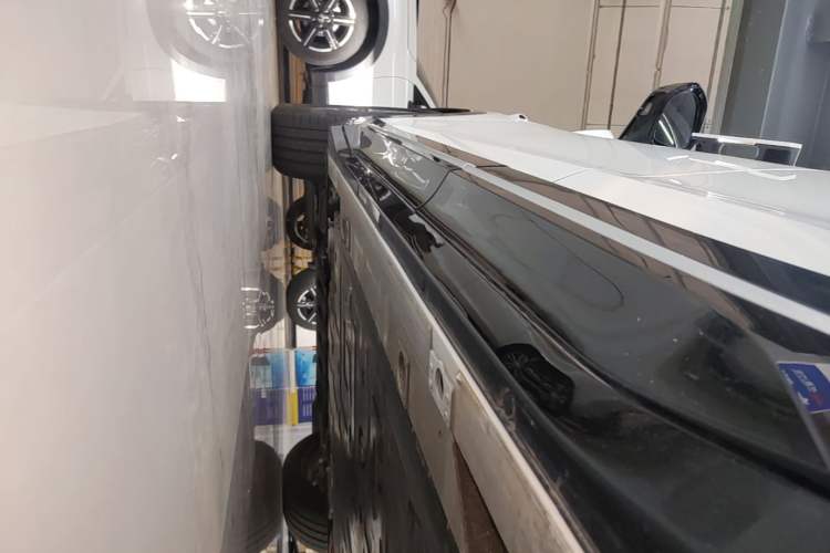 Used Nio ES6 2025 75 kWh Left Side Sill
