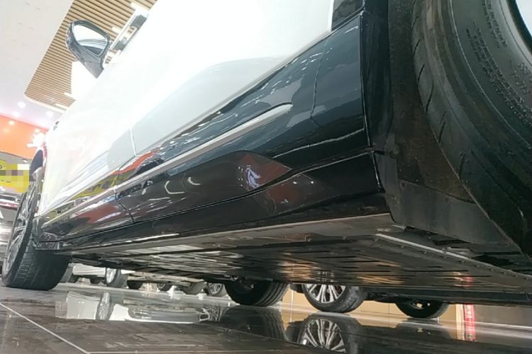 Used Nio ES6 2025 75 kWh Left Side Sill