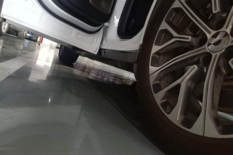 Used Nio ES6 2025 75 kWh Left Side Sill