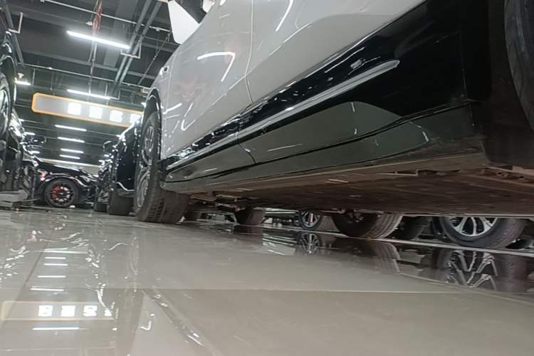 Used Nio ES6 2025 75 kWh Left Side Sill