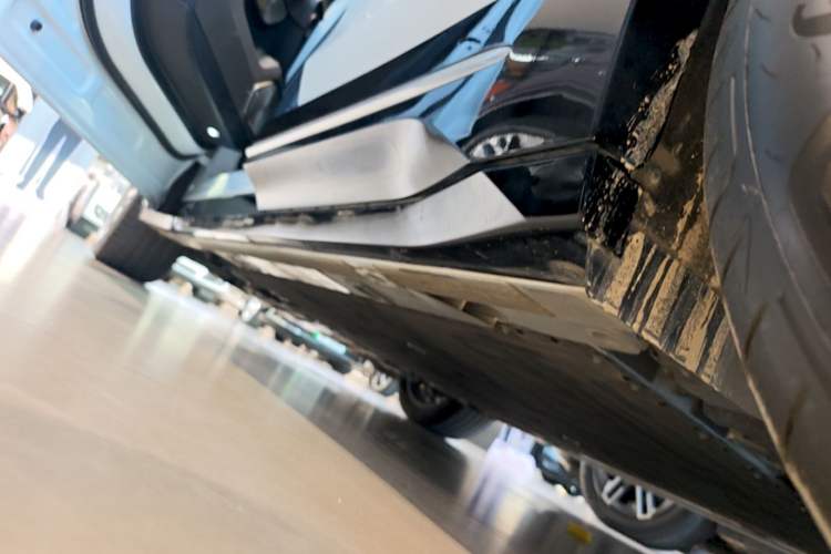 Used Nio ES6 2025 75 kWh Left Side Sill