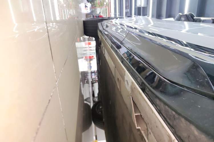 Used Nio ES6 2025 75 kWh Left Side Sill