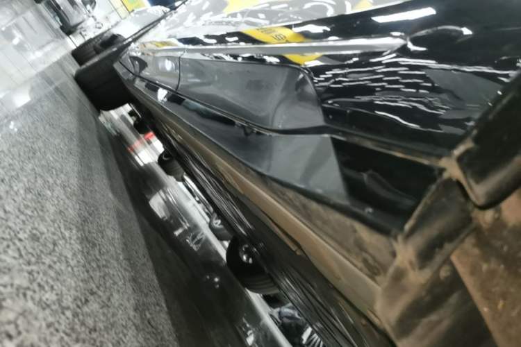 Used Nio ES6 2025 75 kWh Left Side Sill
