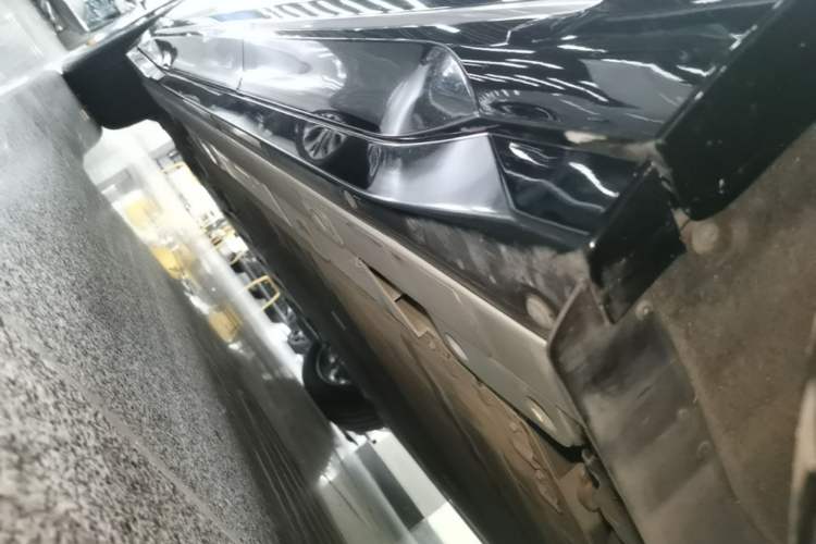 Used Nio ES6 2025 75 kWh Left Side Sill