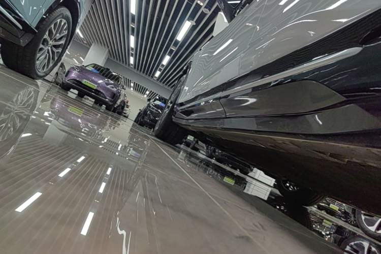 Used Nio ES6 2025 75 kWh Left Side Sill