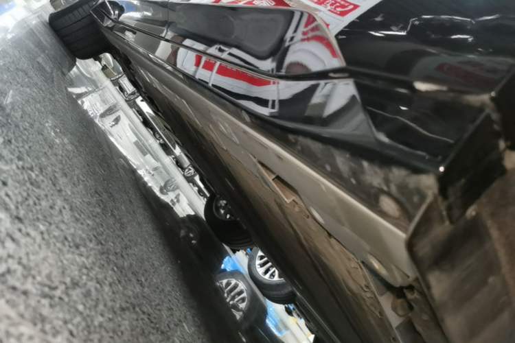 Used Nio ES6 2025 75 kWh Left Side Sill