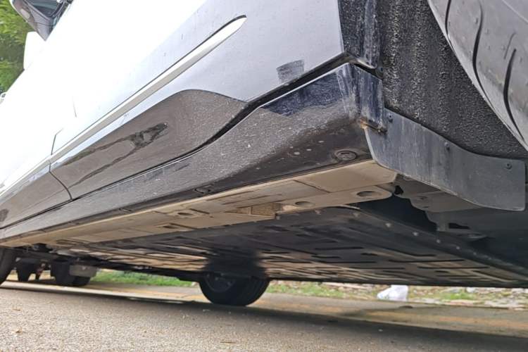 Used Nio ES6 2025 75 kWh Left Side Sill