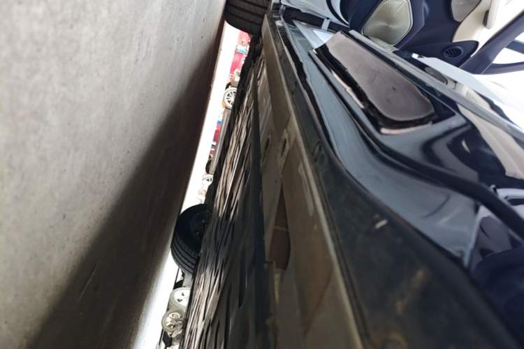 Used Nio ES6 2025 75 kWh Left Side Sill