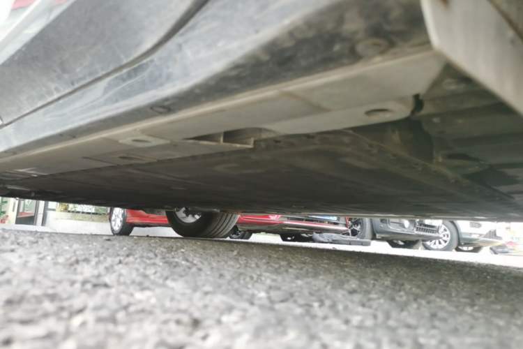Used Nio ES6 2025 75 kWh Left Side Sill