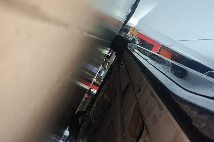 Used Nio ES6 2025 75 kWh Left Side Sill