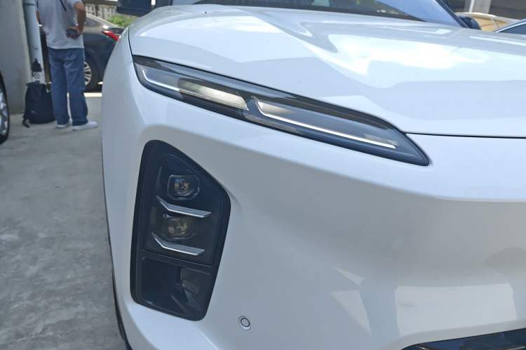 Used Nio ES6 2025 75 kWh Right Front Headlight