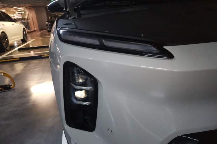 Used Nio ES6 2025 75 kWh Right Front Headlight