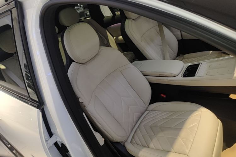 Used Nio ES6 2025 75 kWh Right Front Seat