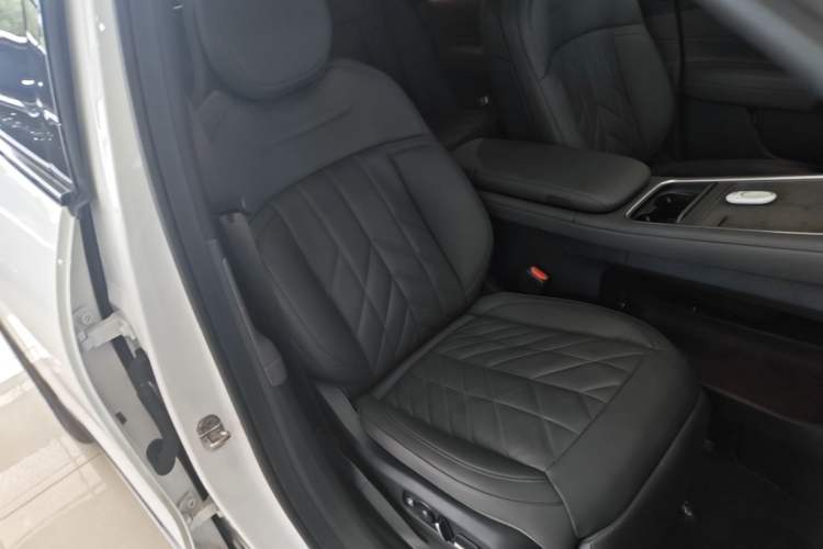 Used Nio ES6 2025 75 kWh Right Front Seat