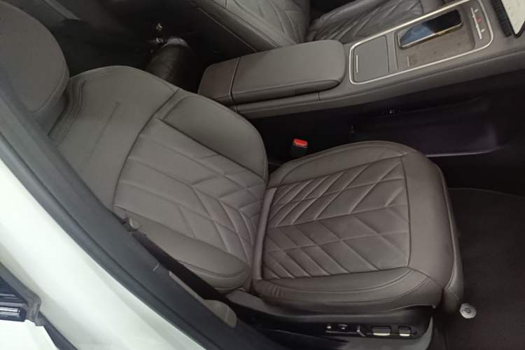 Used Nio ES6 2025 75 kWh Right Front Seat
