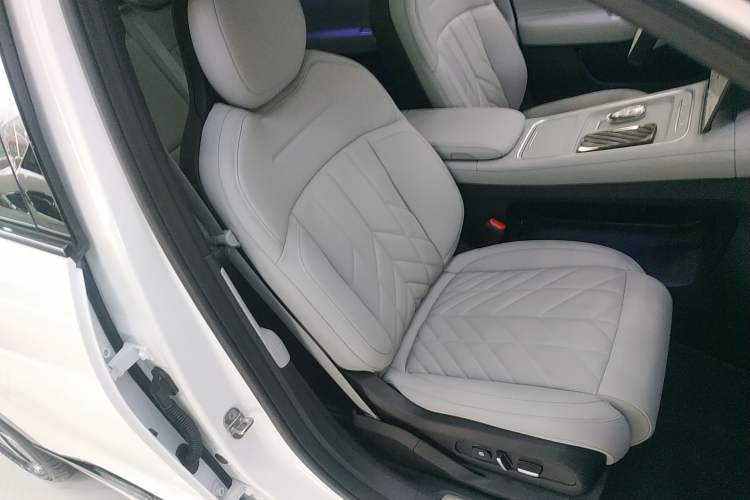 Used Nio ES6 2025 75 kWh Right Front Seat