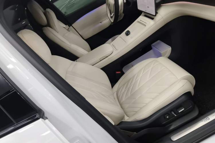 Used Nio ES6 2025 75 kWh Right Front Seat