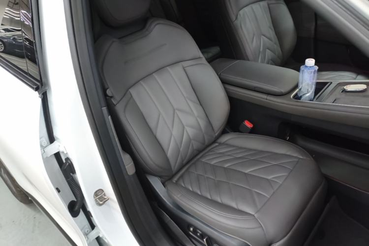 Used Nio ES6 2025 75 kWh Right Front Seat