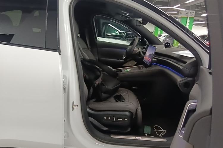 Used Nio ES6 2025 75 kWh Right Front Seat