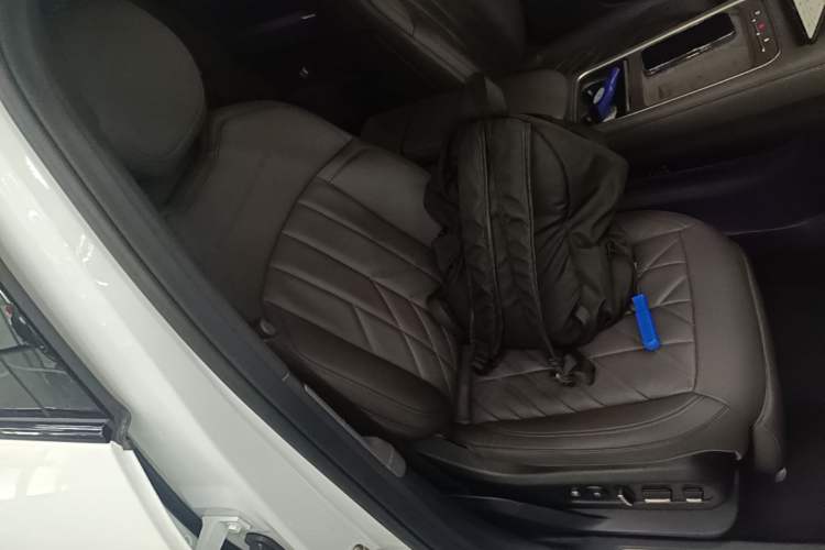 Used Nio ES6 2025 75 kWh Right Front Seat