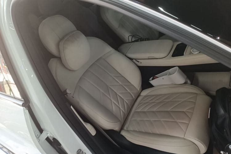 Used Nio ES6 2025 75 kWh Right Front Seat