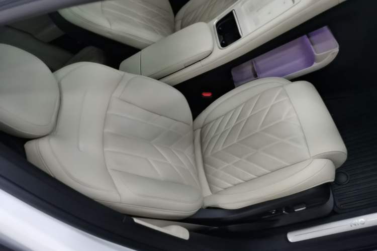 Used Nio ES6 2025 75 kWh Right Front Seat