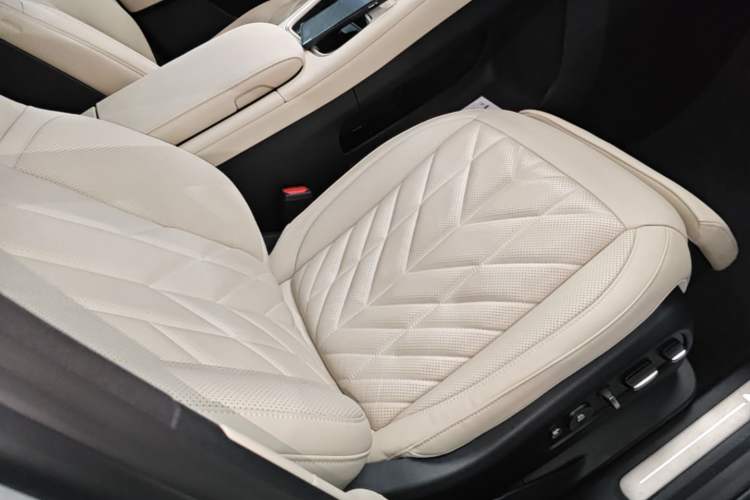 Used Nio ES6 2025 75 kWh Right Front Seat
