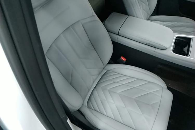 Used Nio ES6 2025 75 kWh Right Front Seat
