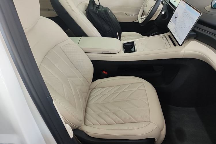 Used Nio ES6 2025 75 kWh Right Front Seat