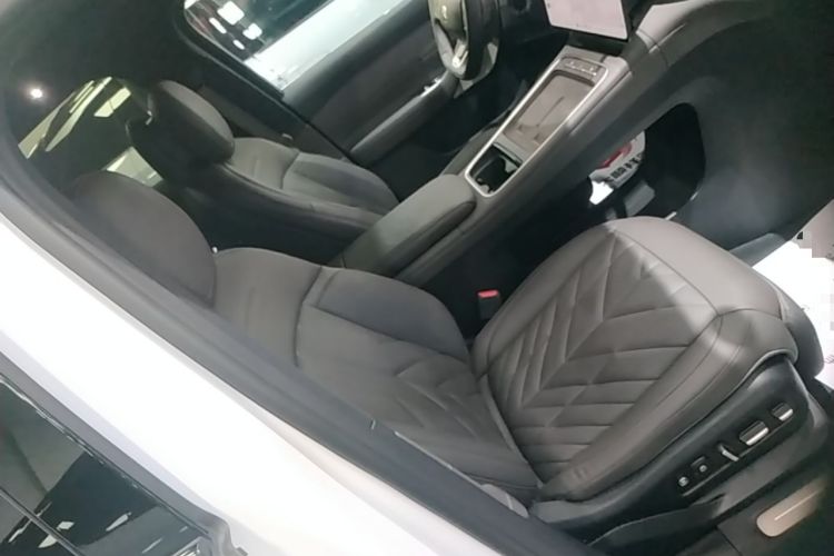 Used Nio ES6 2025 75 kWh Right Front Seat