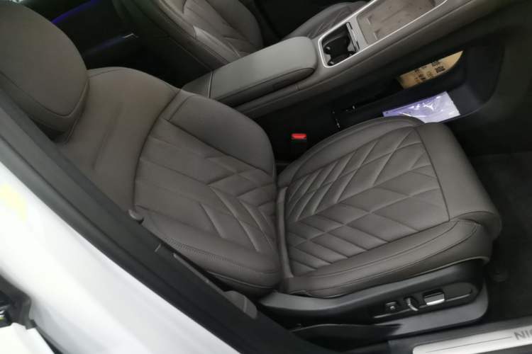 Used Nio ES6 2025 75 kWh Right Front Seat