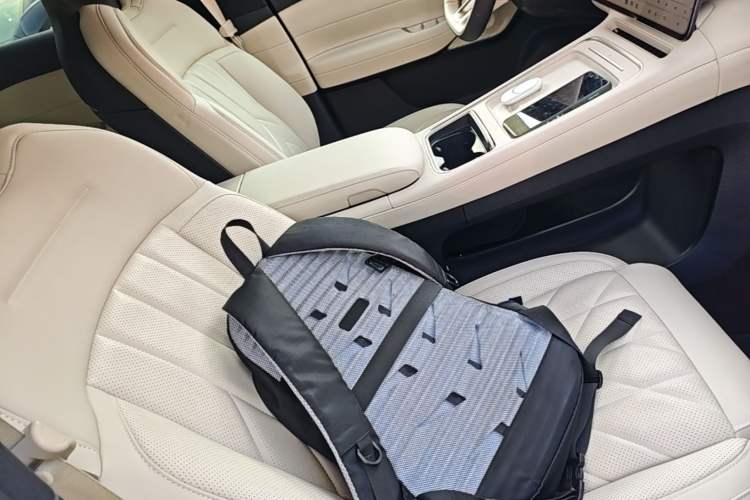 Used Nio ES6 2025 75 kWh Right Front Seat