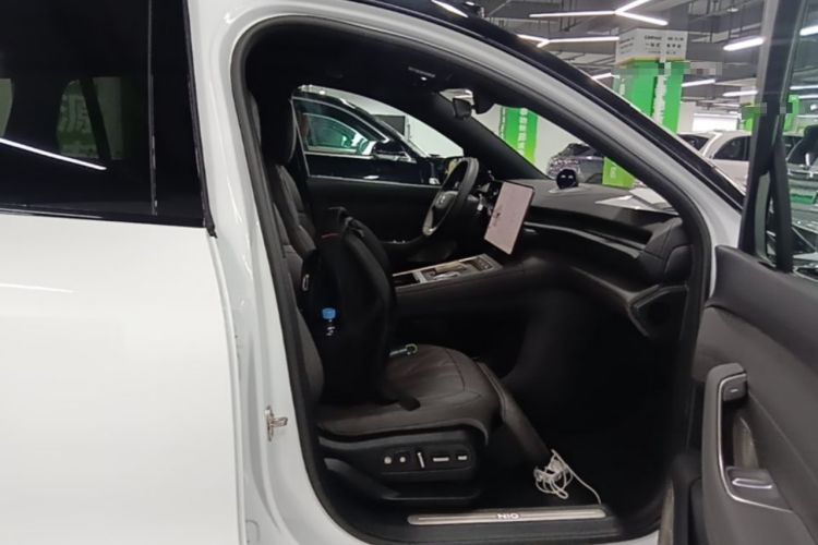 Used Nio ES6 2025 75 kWh Right Front Seat