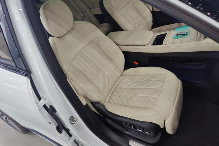 Used Nio ES6 2025 75 kWh Right Front Seat