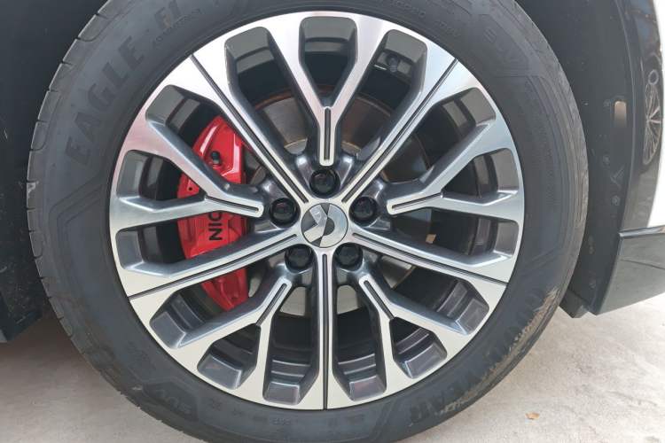 Used Nio ES6 2025 75 kWh Right Front Wheel Hub