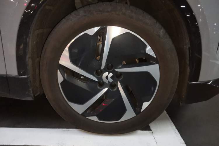 Used Nio ES6 2025 75 kWh Right Front Wheel Hub