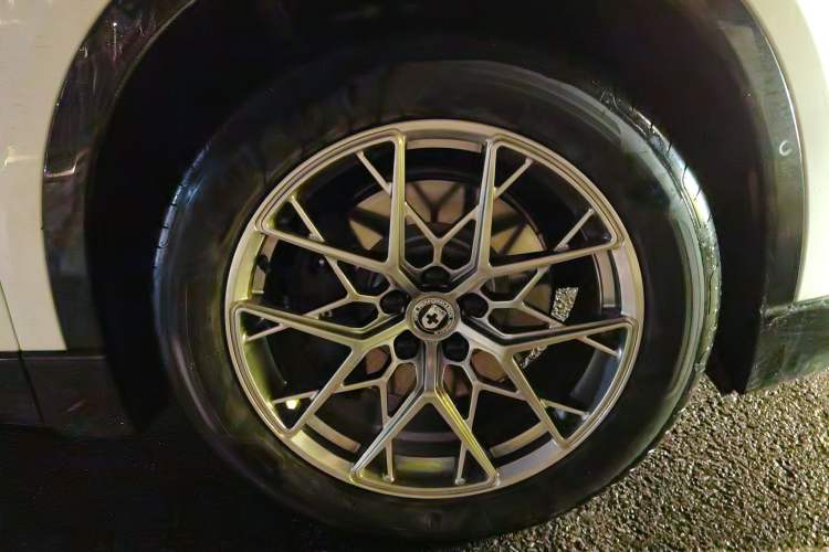 Used Nio ES6 2025 75 kWh Right Front Wheel Hub