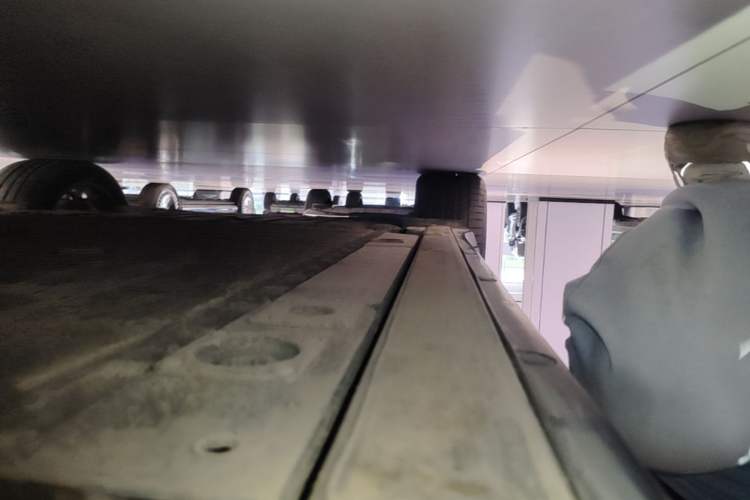Used Nio ES6 2025 75 kWh Right Side Sill