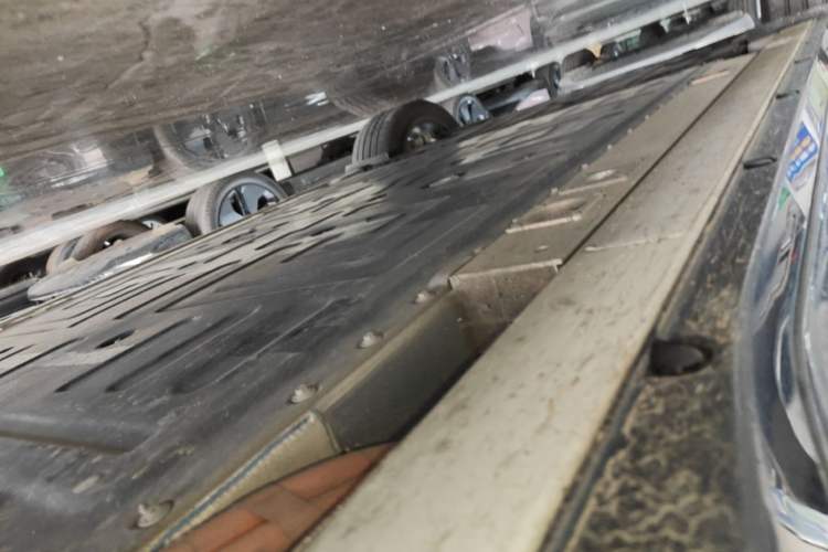 Used Nio ES6 2025 75 kWh Right Side Sill