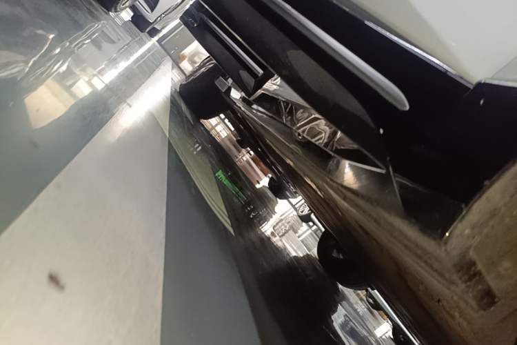 Used Nio ES6 2025 75 kWh Right Side Sill