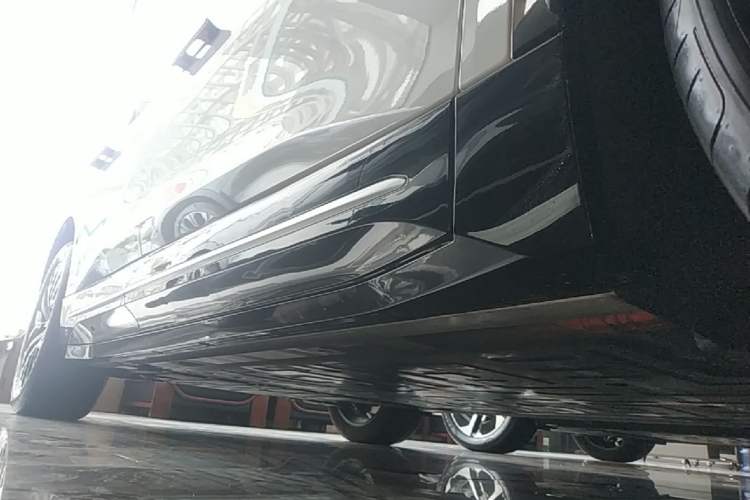 Used Nio ES6 2025 75 kWh Right Side Sill