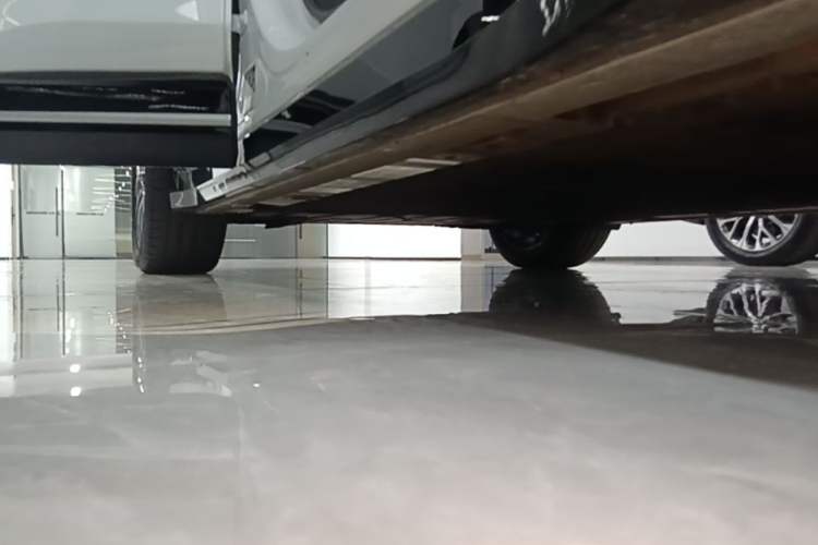 Used Nio ES6 2025 75 kWh Right Side Sill